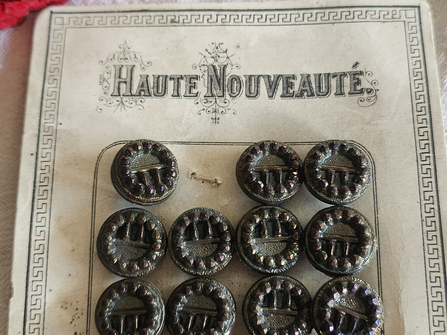 Plaque 23 boutons anciens en verre mordoré NAPIII 1,4 cm T17