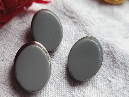 Trio boutons anciens en  verre collection  gris ovale 1,2 sur 1,7 cm  G18N