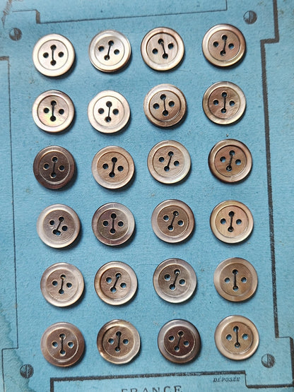 Plaque 24 boutons anciens en nacre gris 1,2 cm année 20/30 N°5