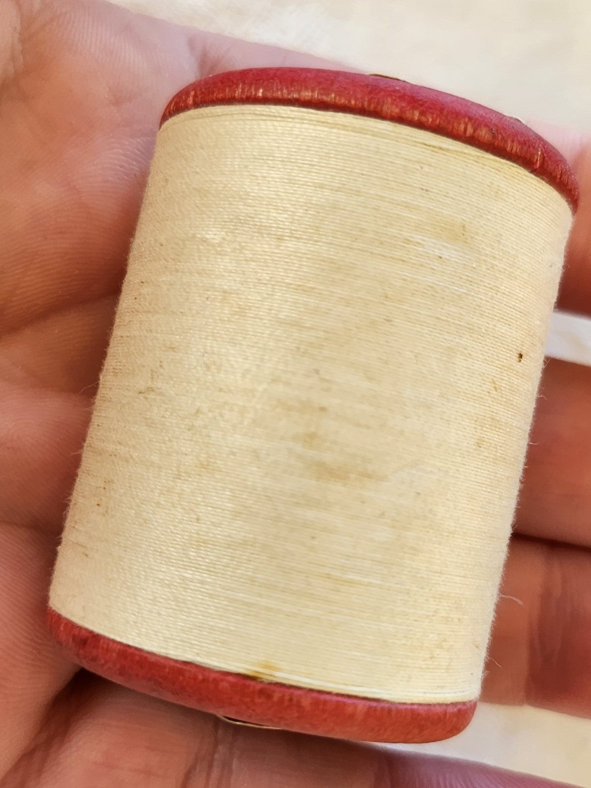 Bobine ancienne en bois fil blanc mercerie à l'hamecon poids: 32 grammes T2