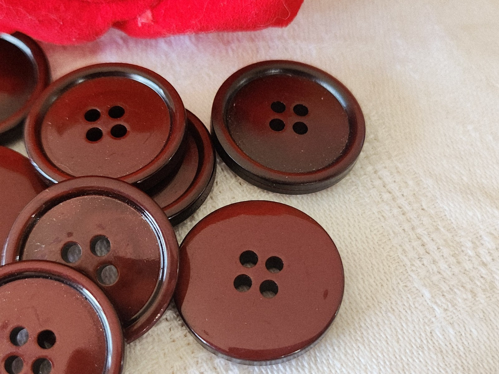 Lot 10  boutons vintage lie de vin mat trou 2,2 cm ref 3858