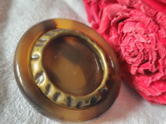 Enorme bouton vintage style ecaille marron jaspé lourd épais pied 38 mm ref 5616