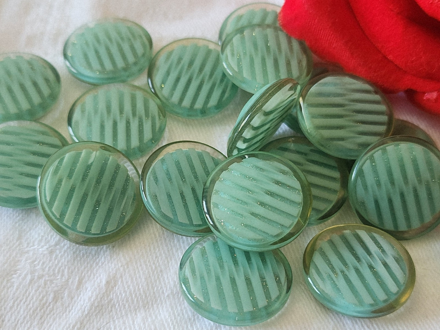Lot 8  boutons vintage paillette bleu turquoise doré pied 1,9 cm ref 6112