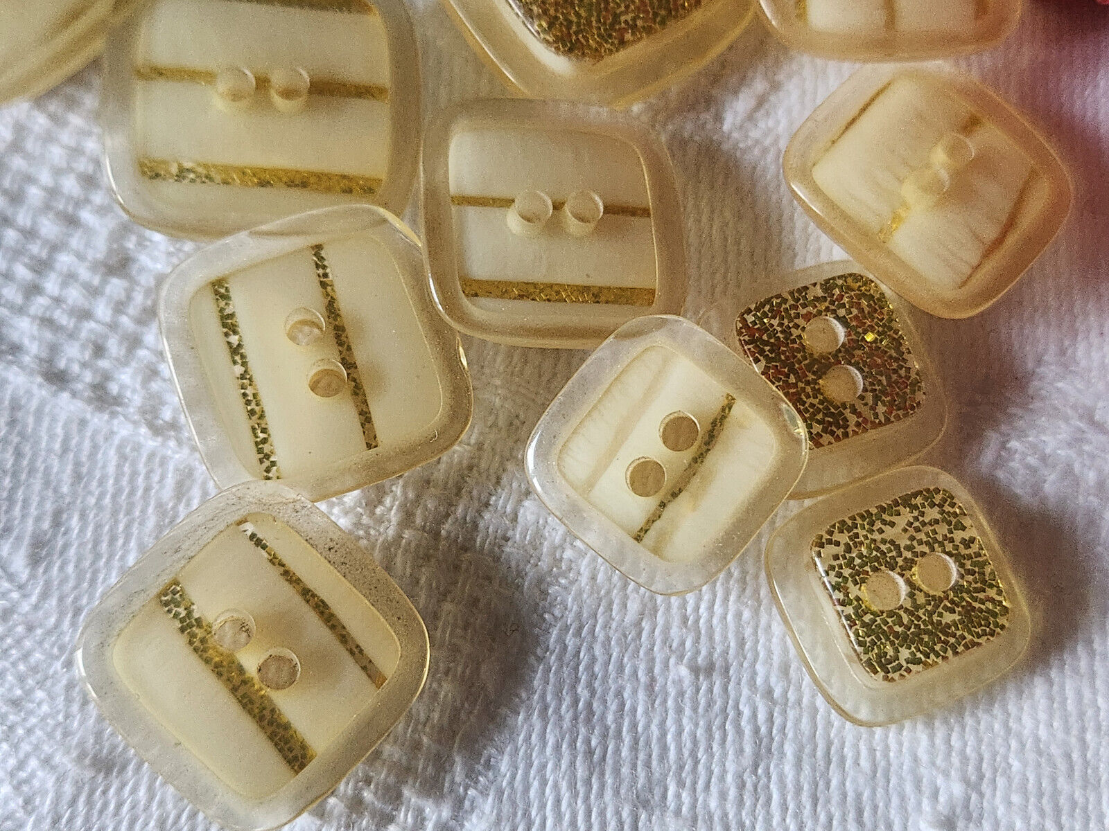 Lot 11 boutons vintage beige paillette  jaune 1,3 à 1,7 cm  ref 1641