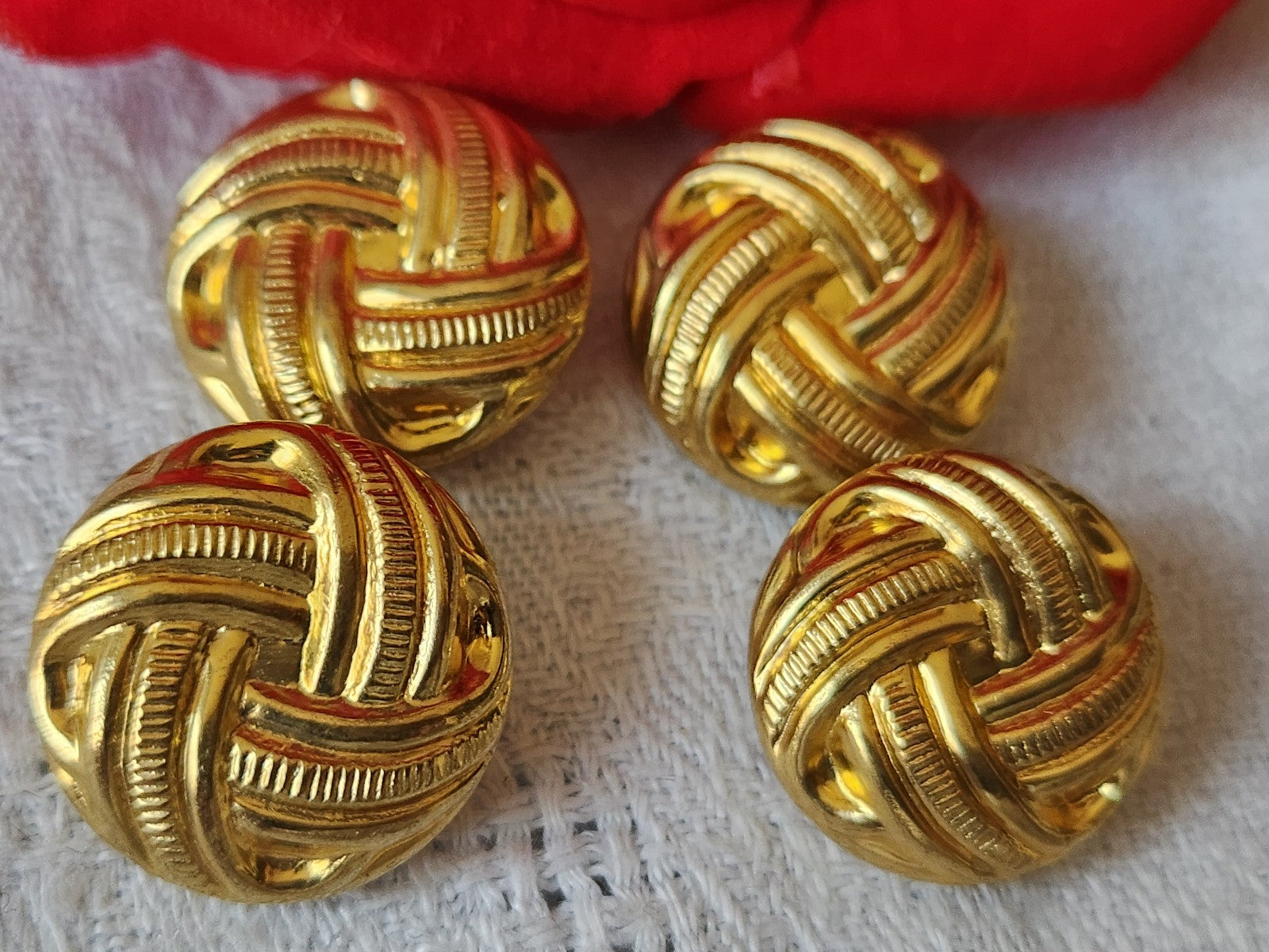 Lot 4 boutons vintage en metal doré bombé leger 1,8 cm ref 6082