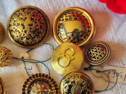 Lot 10 boutons vintage en métal doré 1,5 à 2,5 cm ref 6034
