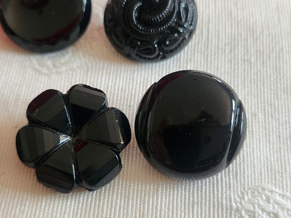 Lot 6 boutons anciens vintage  en verre noir  panaché 1,7/ 1,8 cm ref 6241
