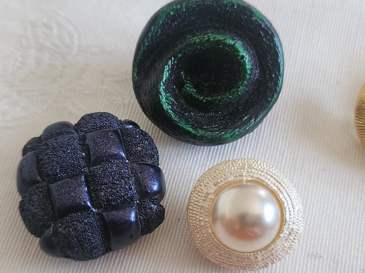 Trio boutons vintage en resine 1,8 cm à 2,6 cm D17N