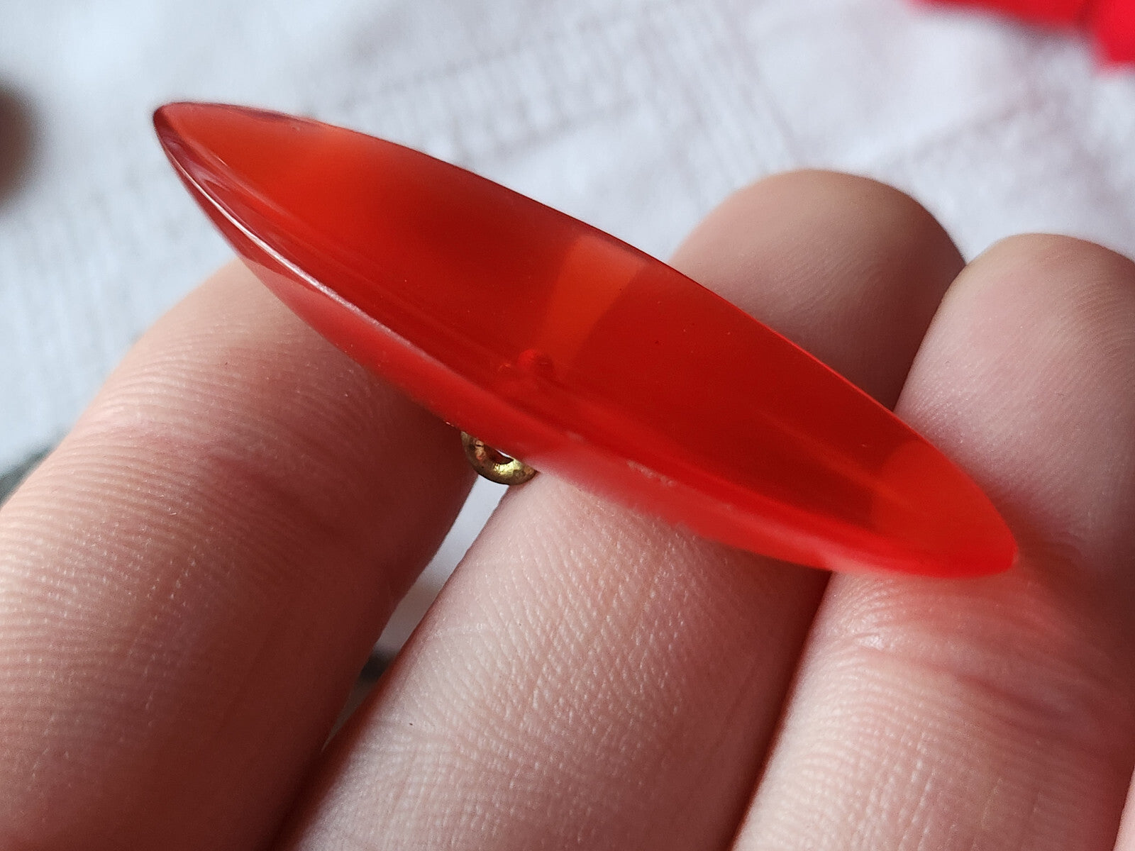 collection trés long bouton ancien rouge  vintage 4,8 cm ref 1919