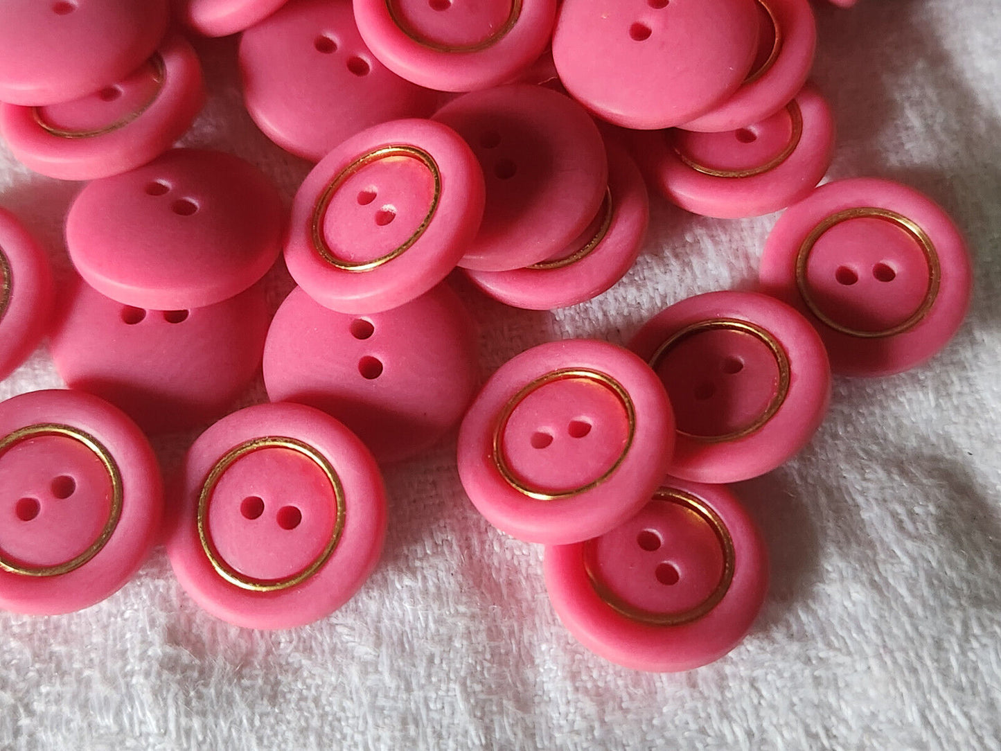 Lot 22 boutons vintage rose trous doré 1,5 cm ref 5603