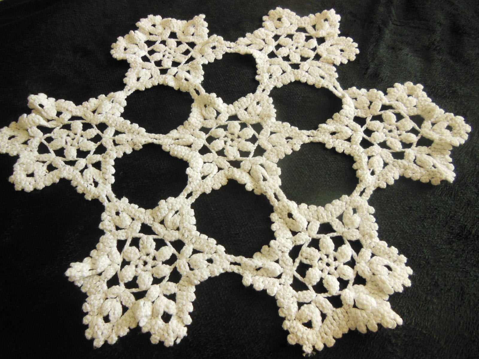 Napperon vintage  crochet épais aéré centre table diamètre 40 cm blanc  B6-44