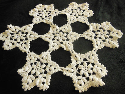 Napperon vintage  crochet épais aéré centre table diamètre 40 cm blanc  B6-44