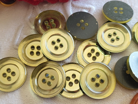 Lot 16 boutons vintage lumineux jaune à trous  1,8 cm ref 5194