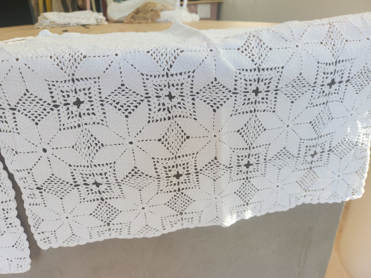Lot 2 grands napperons anciens crochet blanc 47 sur 47 et 43 sur 44 cm B7