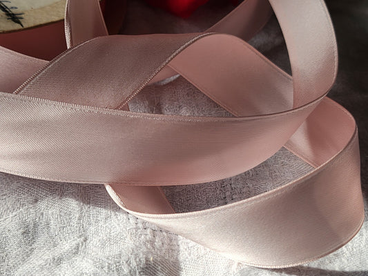 Ruban ancien rose lumineux effet satiné viscose 3 mètres sur 2,5 cm B5 n°19