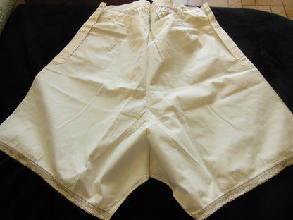 Ancienne culotte short monogramme ML jamais porté à nettoyer ou teindre n°1 B1