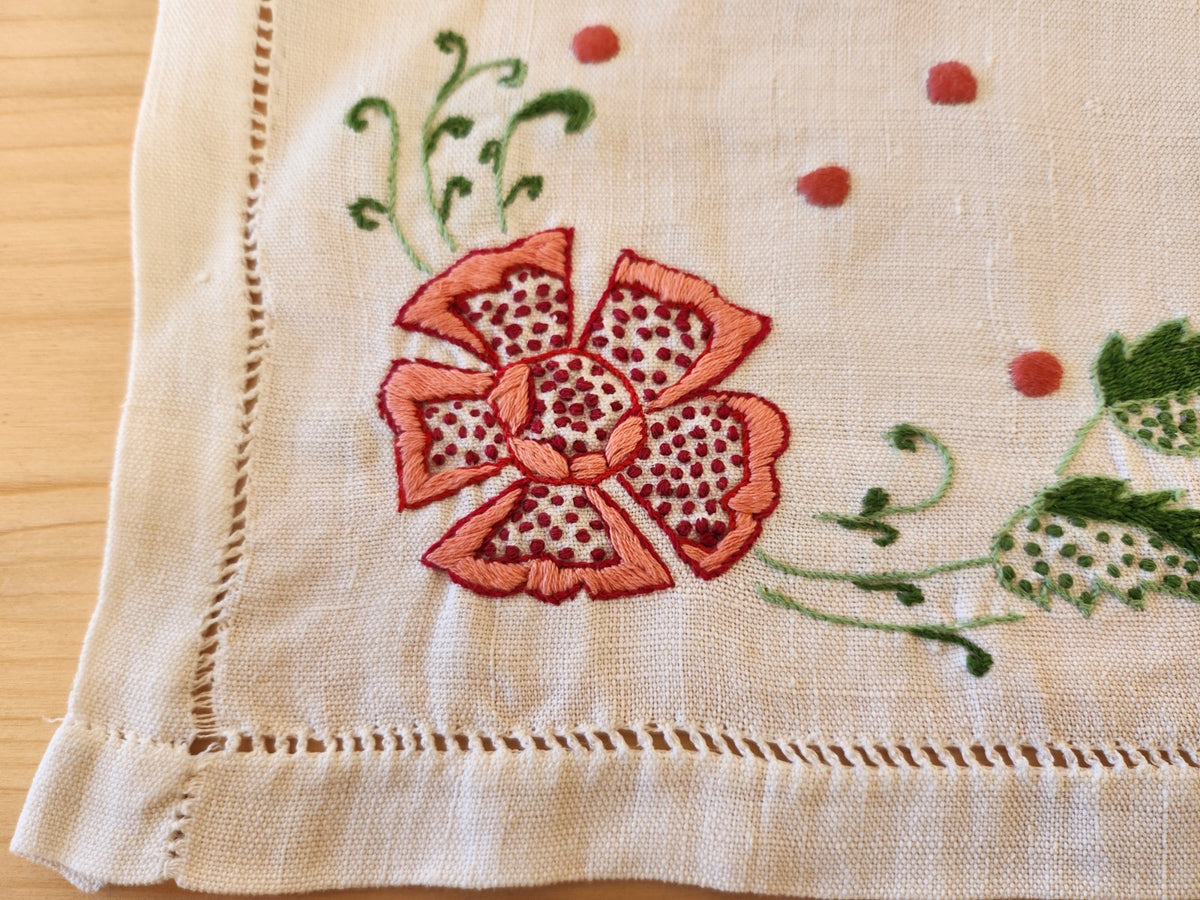 Superbe napperon ancien fil tiré ajouré broderie rose 49 sur 34,5 cm B8