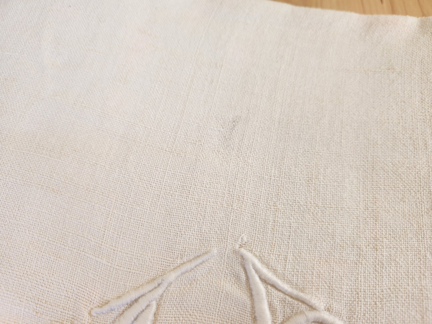 Ancien drap  monogramme AD épais en deux lés  185 cm sur 280 cm B7