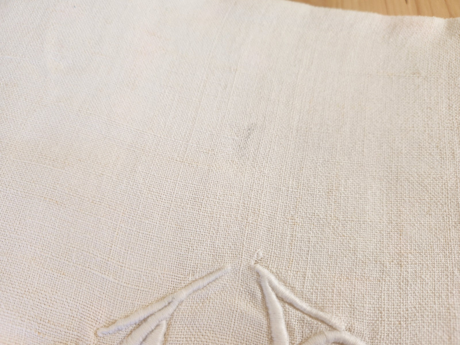 Ancien drap  monogramme AD épais en deux lés  185 cm sur 280 cm B7