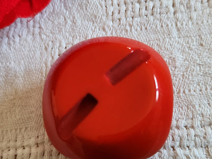Enorme bouton vintage 3,3 cm imposant rouge  volume pied lourd ref 6545 **