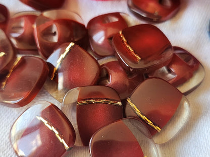 Lot 9 boutons vintage rouge inclusion doré carré 1,5 cm ref 2324