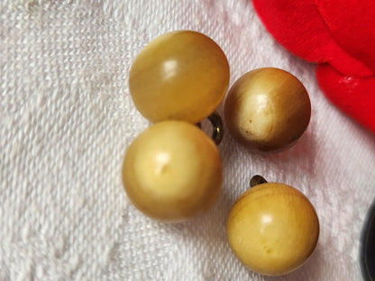 Lot 4 boutons anciens beige grelot pied metal 1/1,1 cm D6D