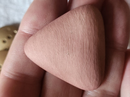 Gros bouton vintage rose forme triangle  4 cm pied D19P