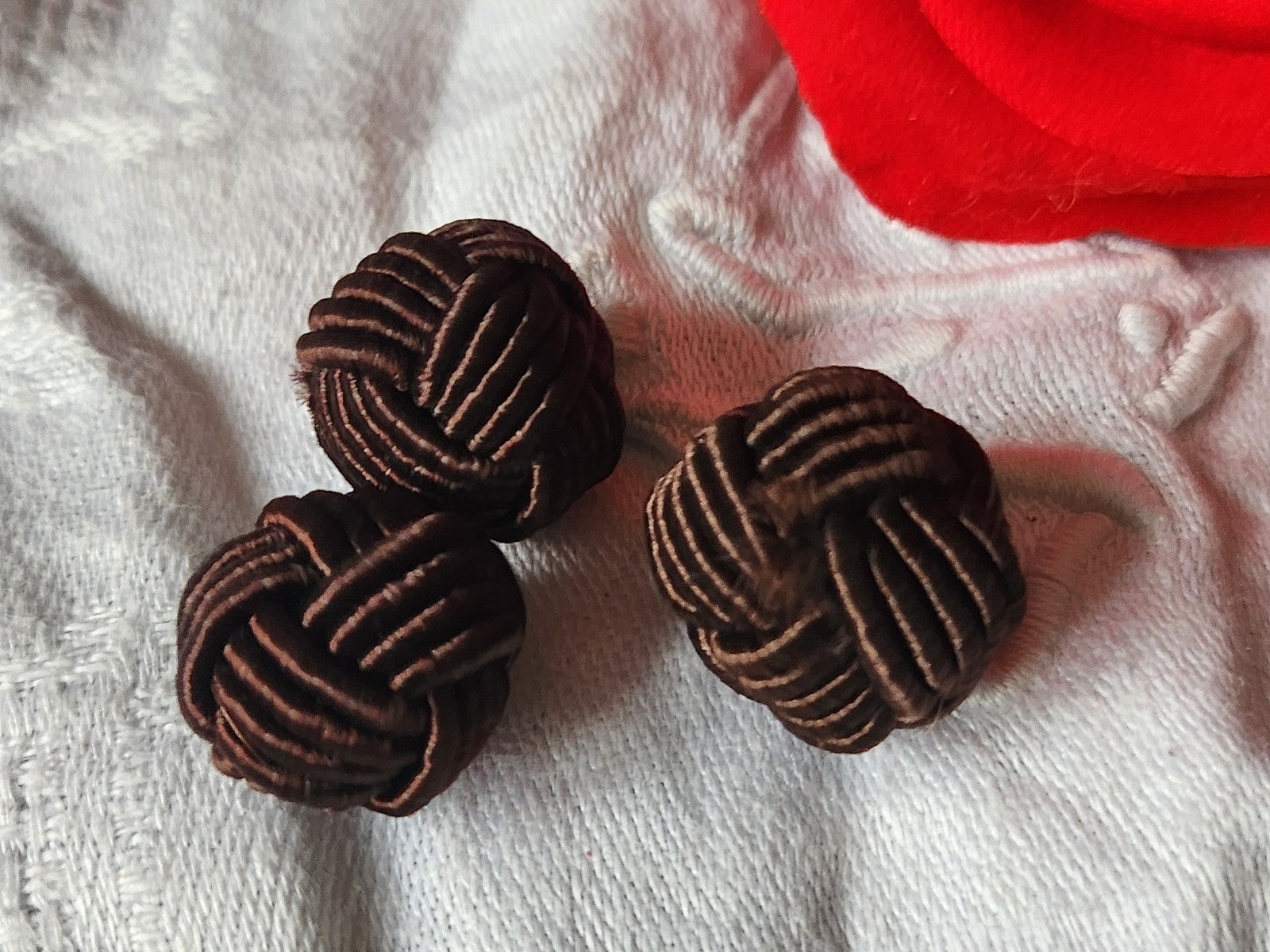 Trio  boutons anciens  en passementerie boule marron  1,6 à 1,9 cm D17G
