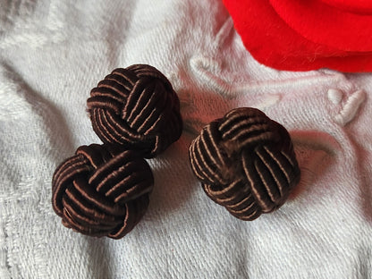 Trio  boutons anciens  en passementerie boule marron  1,6 à 1,9 cm D17G