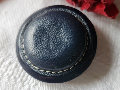 Collection gros bouton coeur cuir bleu monture resine 3,7 cm ref 1580