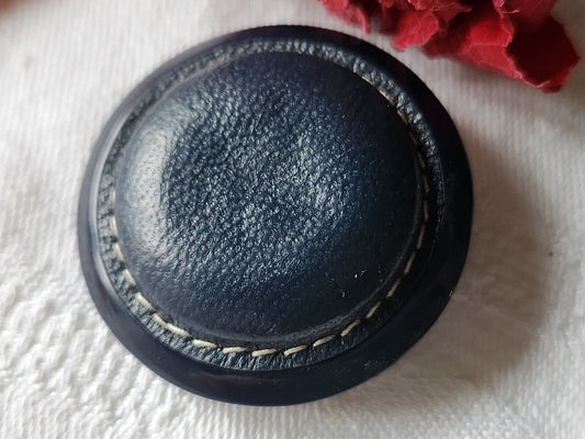 Collection gros bouton coeur cuir bleu monture resine 3,7 cm ref 1580