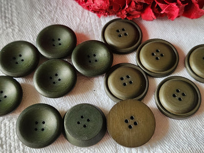 Lot 13 boutons vintage vert kaki 2 series 1,7 et 1,8 cm ref 3181