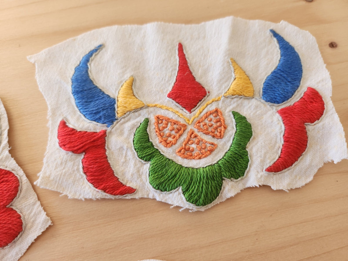 Trio broderies anciennes création couleur récup  T3