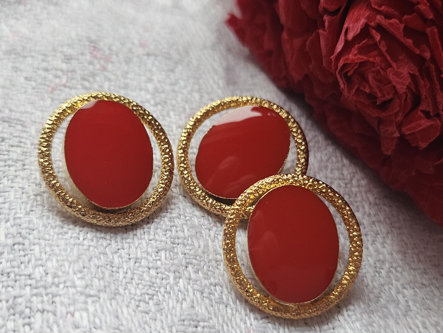 Trio boutons vintage métal coeur rouge ajoué pied 1,5 cm  doré G18F