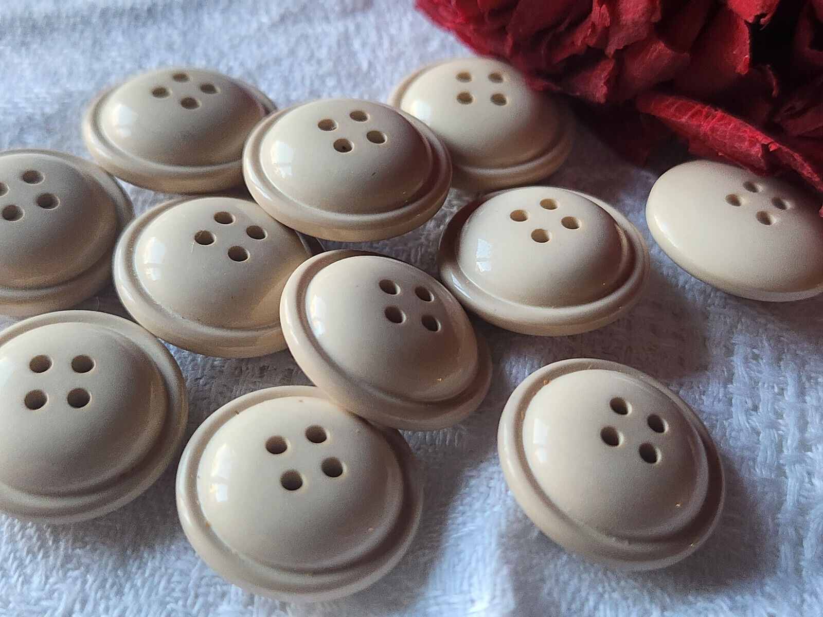 Lot 10 boutons vintage beige bombé à trous 1,7 cm ref 2146