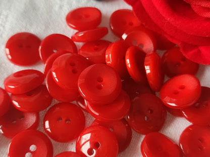 Lot 18 boutons vintage rouge petit trous 1,5 cm ref 1271