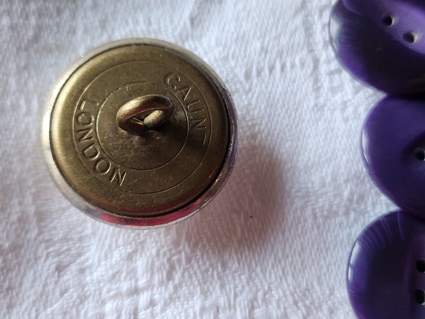 Collection  gros bouton ancien  métal militaire?  monogramme 2,5 cm  D6O
