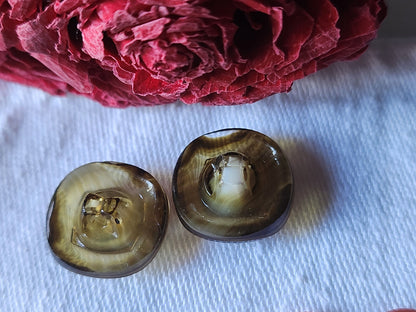 Duo boutons vintage en verre veiné carré vert pied 1,6  cm D8B