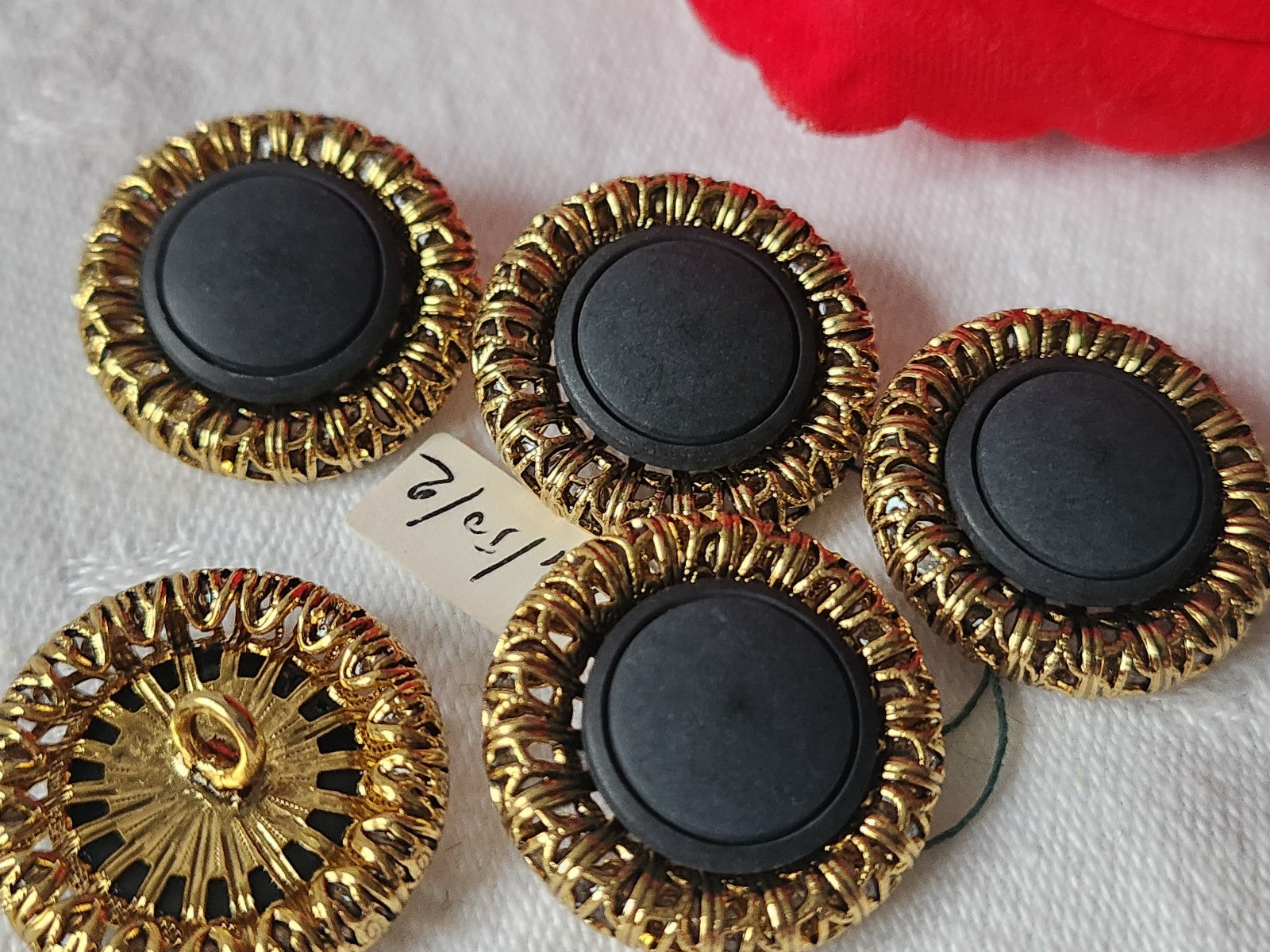Lot 5 boutons en métal dentelle coeur mat vintage pied 2,2 cm ref 1647