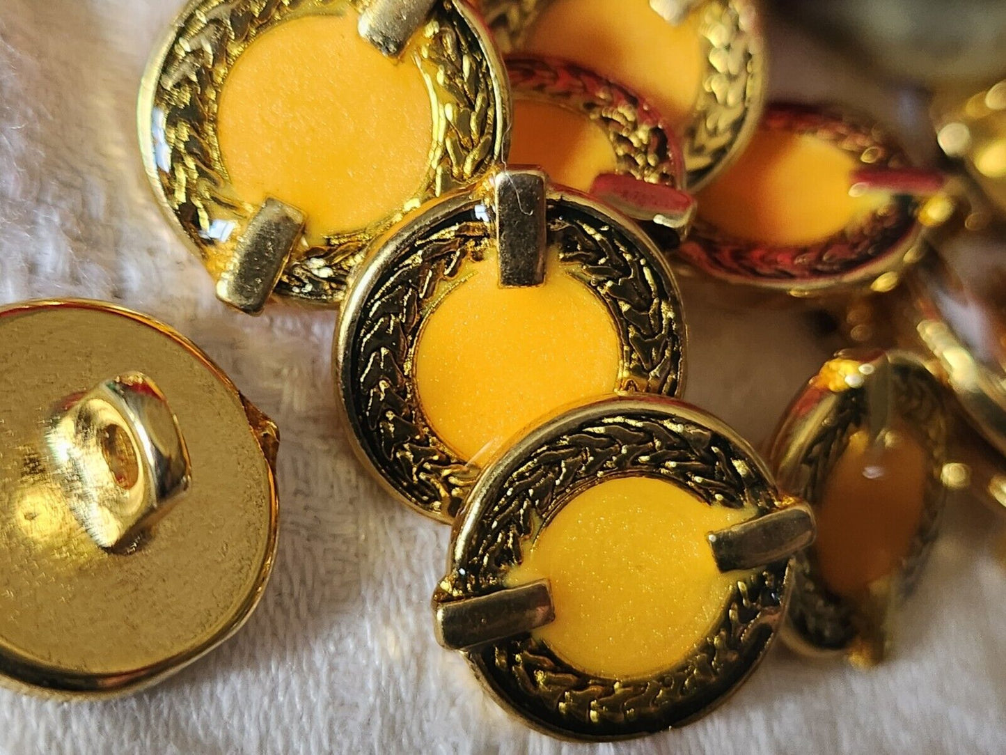 Lot 6 jolis boutons vintage en métal doré cœur orange  2 cm ref 2158