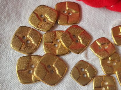 Lot 14 boutons vintage en métal carré 1,3 et 1,8 cm trous ref 403