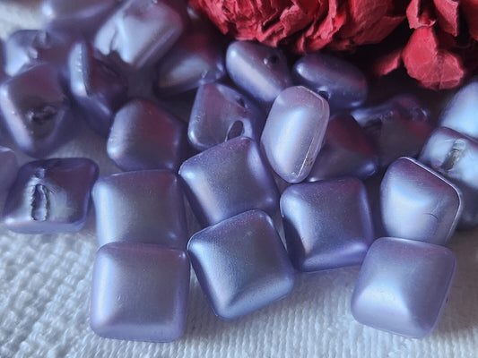 Lot 12 mini boutons vintage violet satiné plastique pied carré 1 cm ref 2746