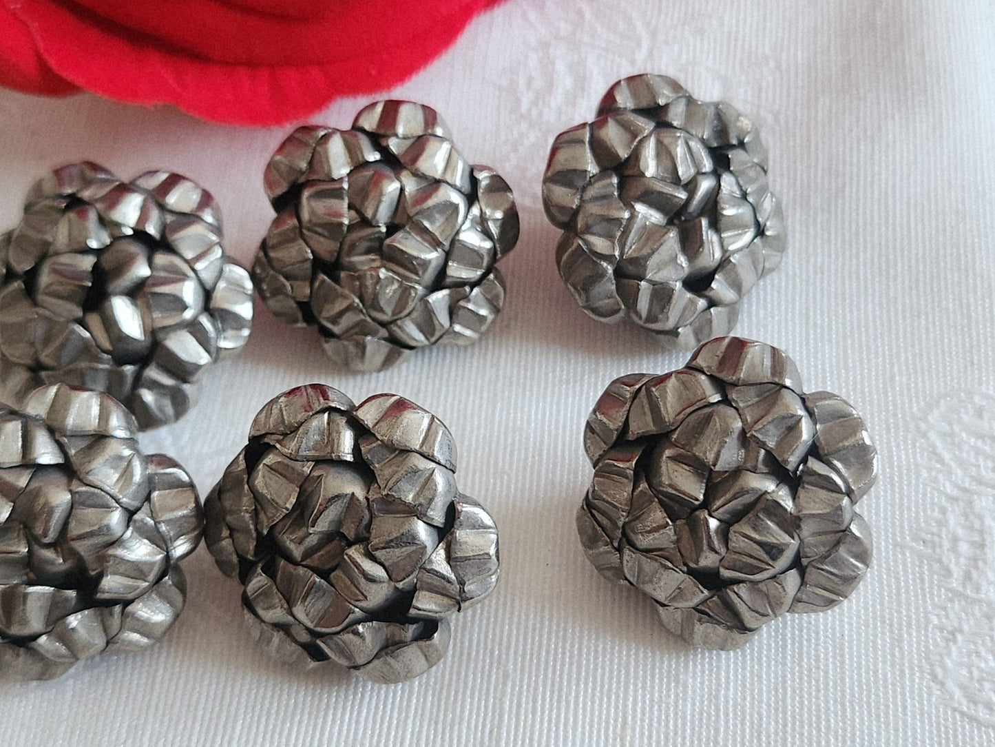 Lot 6 boutons vintage métal effet pétale fait main 2,4 cm ref 6235