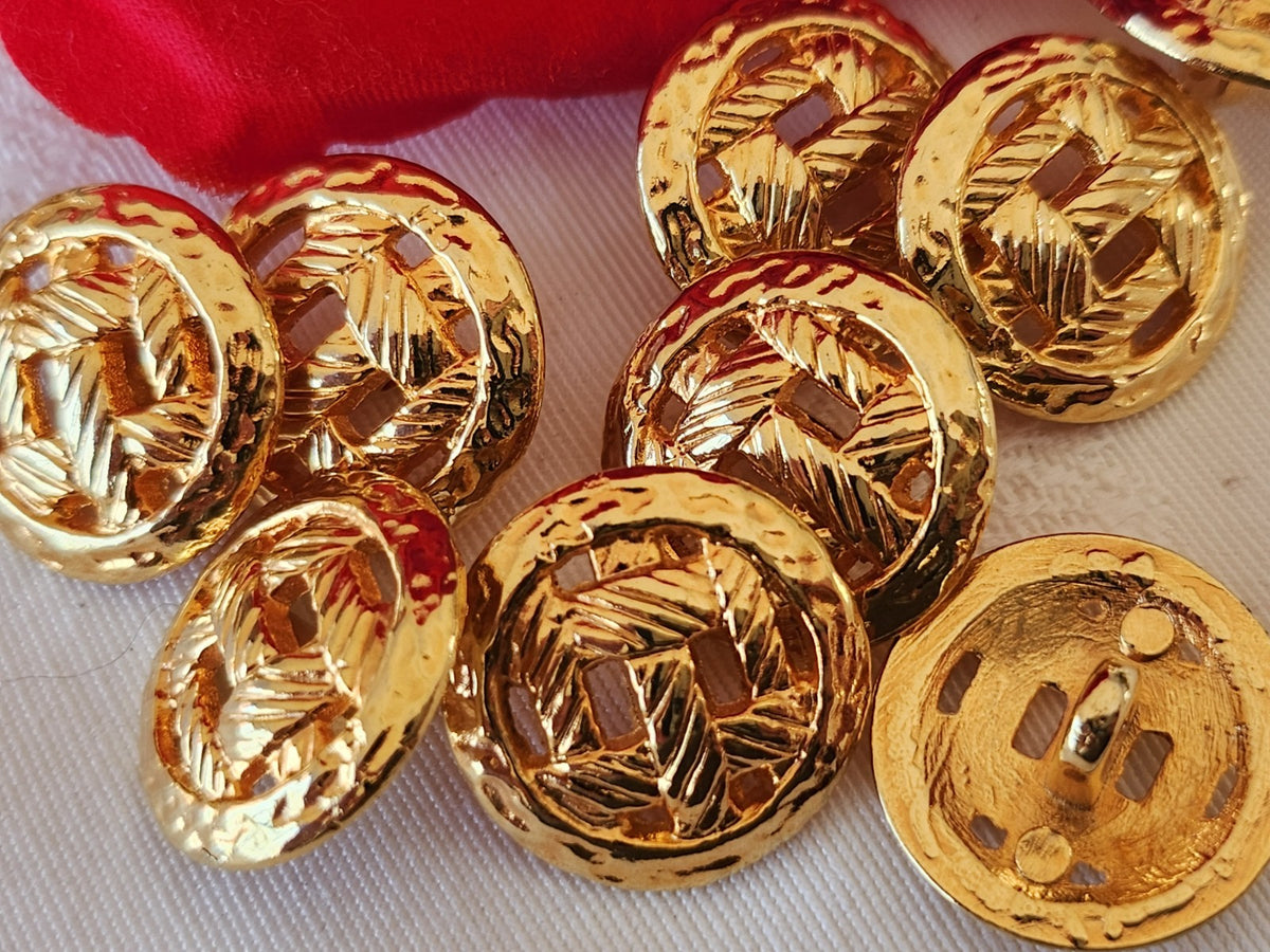 Lot 8 boutons vintage en métal ajouré doré  2 cm ou 20 mm ref 6662