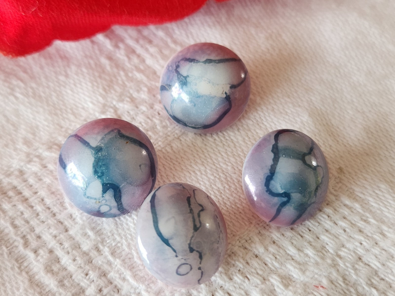 Lot 4 boutons vintage en verre rose bleu 1,3 cm pied ancien G18B
