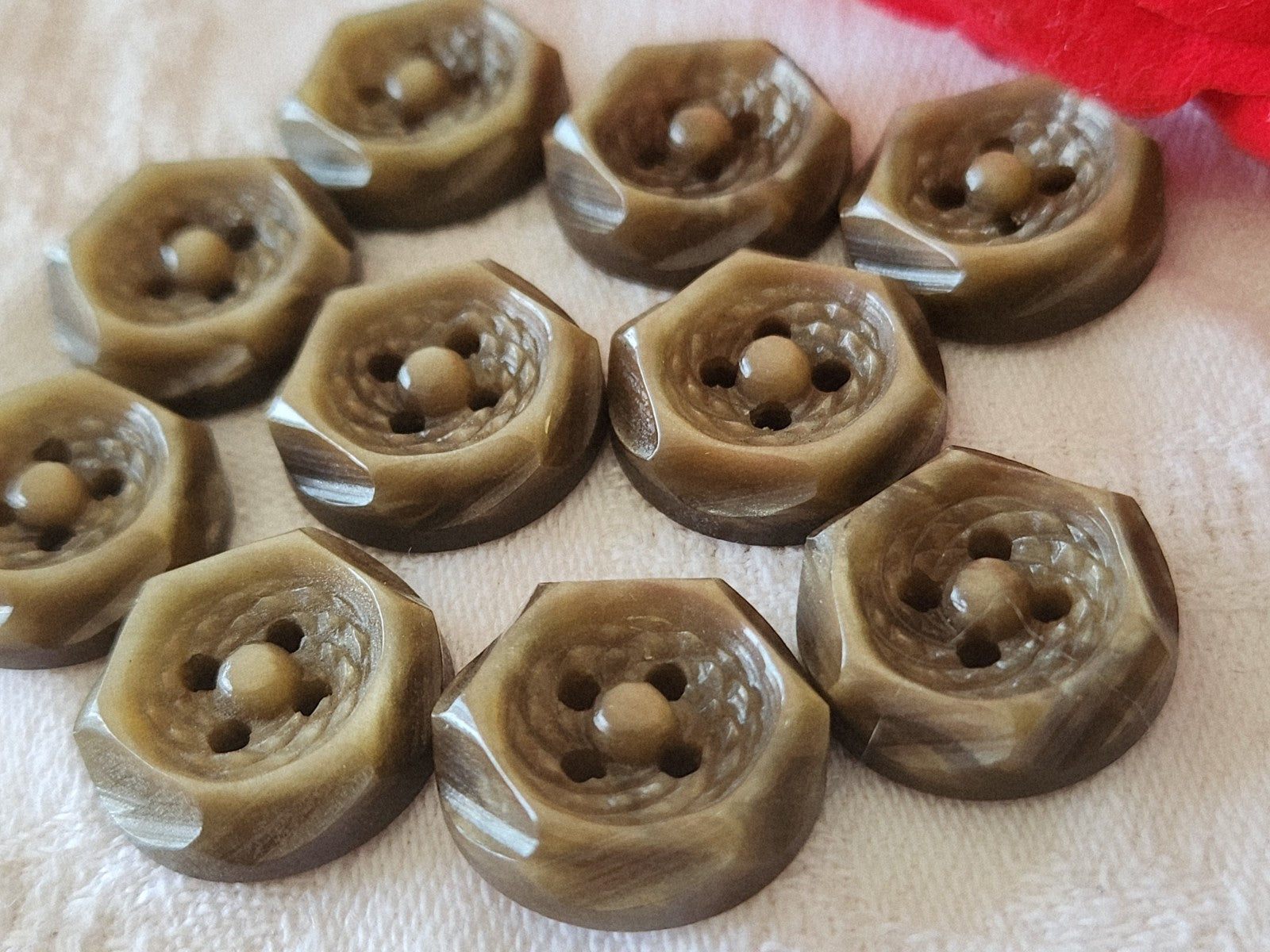 Lot 10 boutons vintage marron ancien travaillé 1,7 cm trous ref 3851