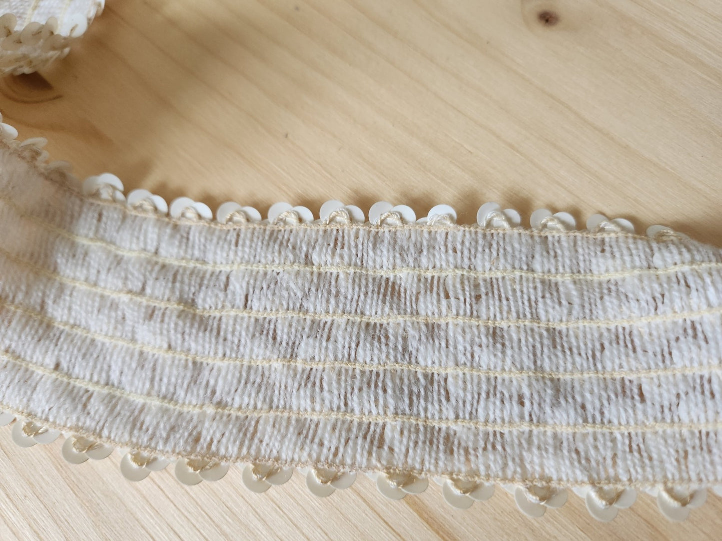 Ancien galon vintage sequin blanc légèrement élastique large récup 92 cm T9