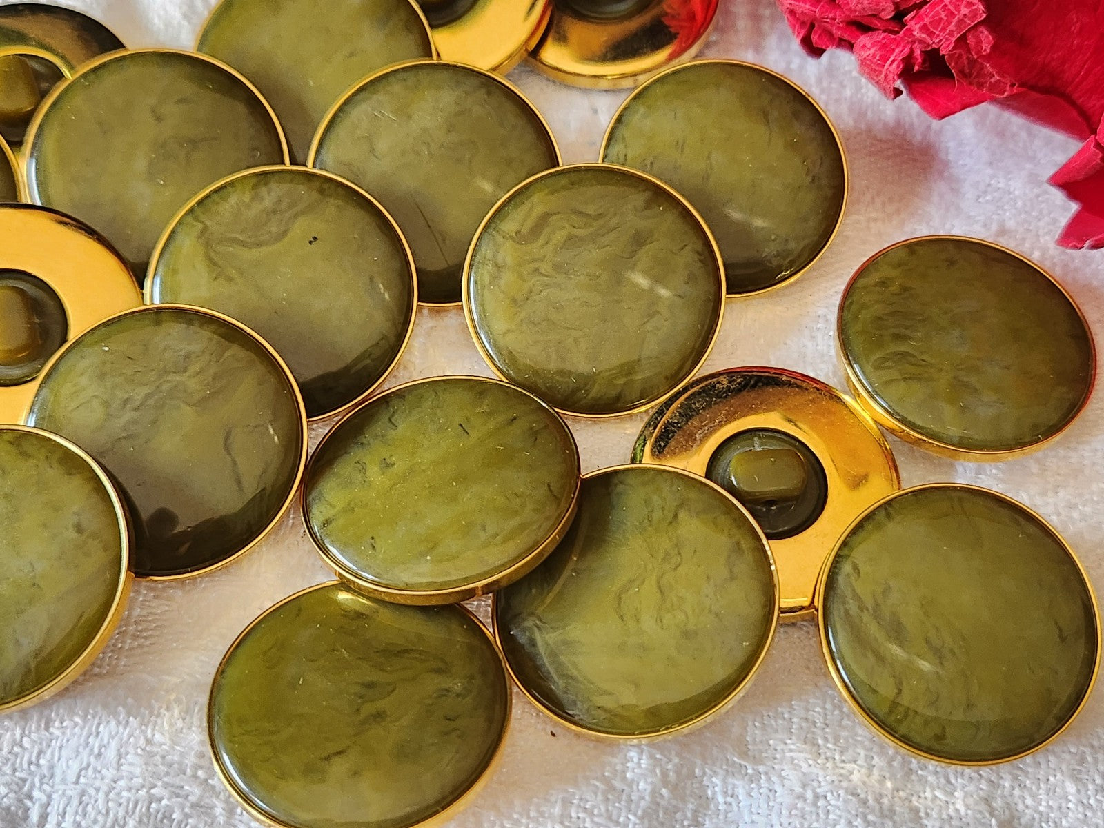 Lot 6 boutons vintage vert veiné monture métal pied plastique 2,3 cm ref 3166