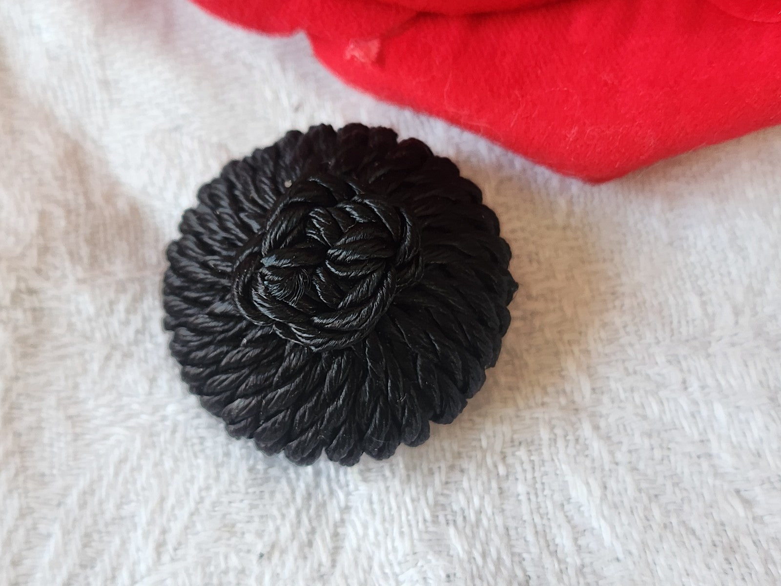Ancien bouton  passementerie noir lumineux 2,5  cm D17N