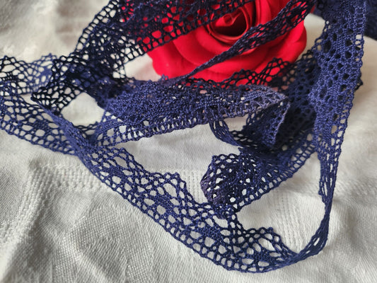 Dentelle vintage bleu foncé coton  3 métres sur 2 cm A3